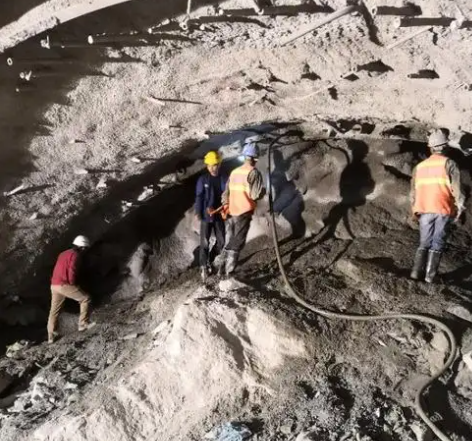 饶平隧道拱顶带模注浆料，微膨胀注浆料的特点及施工工艺